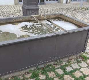 Gusseisener Brunnen Marktplatz Gülstein