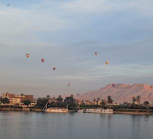 Ballons über Luxor