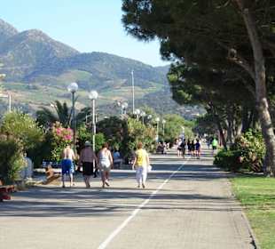 Spaziergang über die Strandpromenade Argelès-Plage