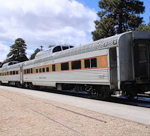Rest des Zuges vor der Rückfahrt
