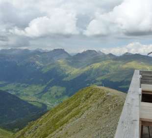 Blick von der Bergstation Jakobshorn-Bahn ca.2560m