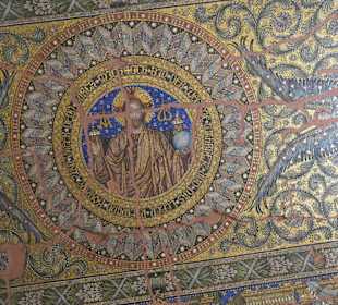 Mosaikarbeit im Turm der alten Gedächtniskirche