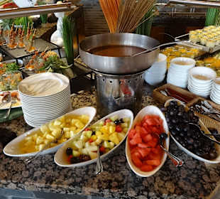 Obst und Schokobrunnen