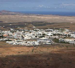 Blick auf Stadt und Land