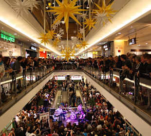 Ladenstraße zu Weihnachten