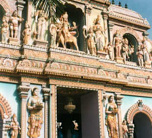 Teilansicht vom Tempel