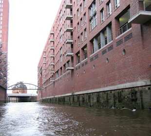 Fahrt mit dem Boot durch die Hafenstadt