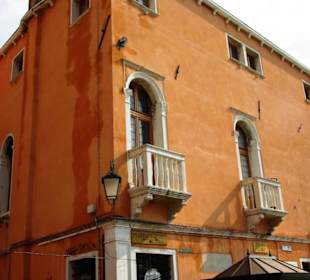 Wohnhaus mit schönen Balkone