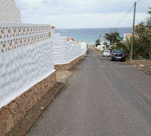 Abschüssige Straße zum Strand