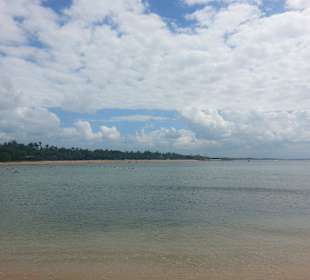 Der Strand von der Halbinsel aus