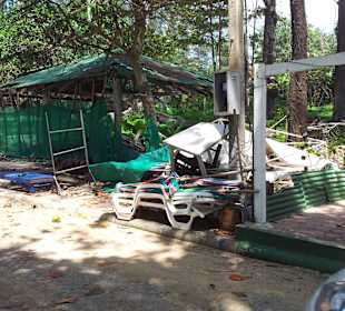 Trauriger Rest der Surin Beach Oktober 14