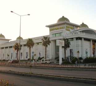 Antalium Premium Mall gegenüber Hotel Royal Wings