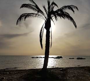 Sonnenuntergang auf der anderen Seite der Insel