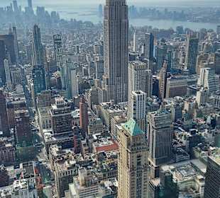 Empire State Building und hinten One World Center
