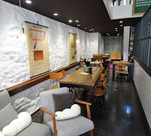 In den Gasträumen des Café Pausenbrot