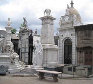 Grabmal auf dem Friedhof Recoleta