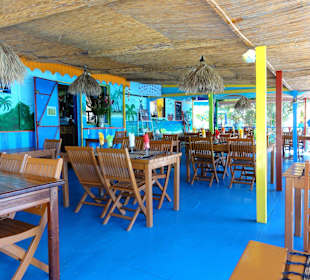 Blick auf die Terrassenplätze am Meer