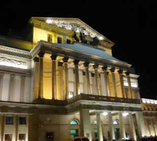 Blick zum Teatr Wielki (vom Theaterplatz)