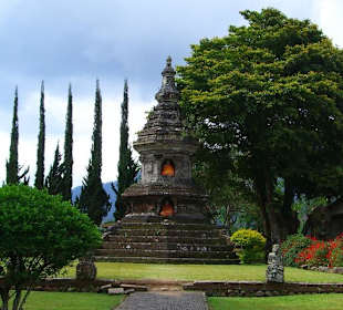 I giardini intorno al lago
