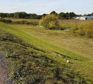 Ruhige Wander und Radwege