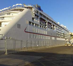 Schiff im Hafen Maó