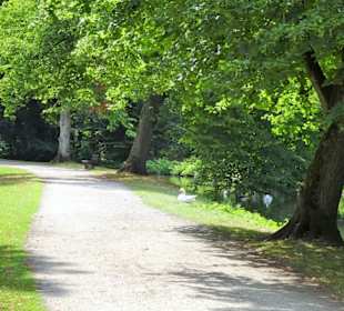 Spaziergang durch die sommerlichen Graftanlagen
