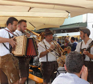 Die Haderkrainer spielen auf