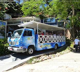 Offener LKW gennat Trolleybus