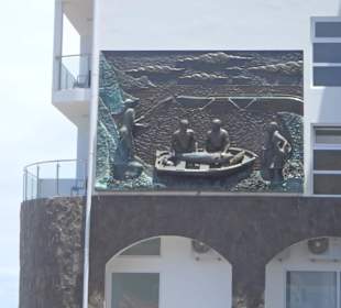 Relief am Hafen von Ponta do Sol