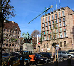 Kaiser-Wilhem-I-Denkmal vor der Kirche 