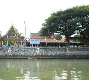 Flußfahrt um die Insel