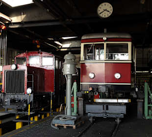 Blick in die Wartungshalle der Museumsbahn