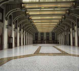 Зал приемов в национальном дворце