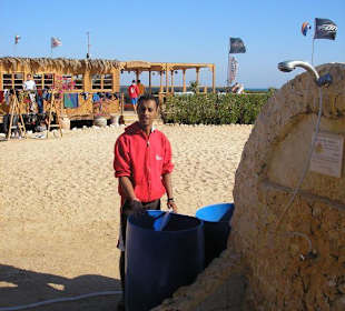 der Center am Buzzha Beach