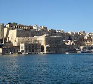 Senglea - view to Valletta 
