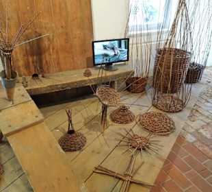 Stroh- und Korbverpackung der Glasprodukte