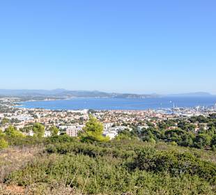Blick von der Route des Crêtes auf La Ciotat 
