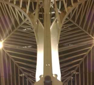 Nowoczesna architektura dworca Oriente 