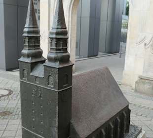 Modell der ehem. Katharinenkirche im Breiten Weg