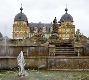 An der Kaskade von Schloss Seehof