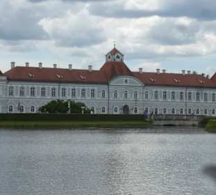 Über die Auffahrtsallee zum Schloss Nymphenburg