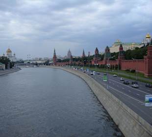 Moscwa mit Kreml im Hitergrund