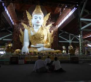 Buddha aus Teakholz vergoldet