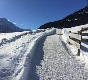 Gleich hinter dem Hotel beginnen tolle Wanderwege, zum Versc