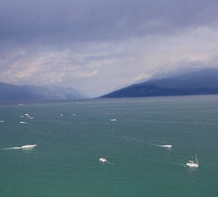 Blick von der Scaligerburg auf den Gardasee