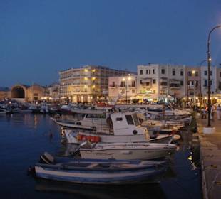 Port w Chani o zachodzie słońca