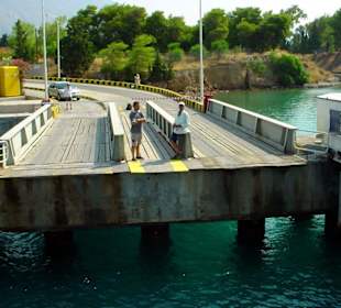 Versenkbare Brücke in der Nähe von Loutraki
