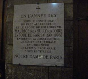 Uvnitř v Notre Damu