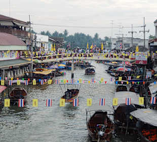 Amphawa Floating Market
