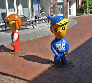 Die Maskottchen Cuxhavens im Lotsenviertel